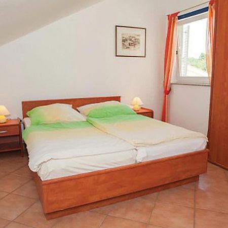 Gorgeous Apartment In Malinska With Kitchen Luaran gambar