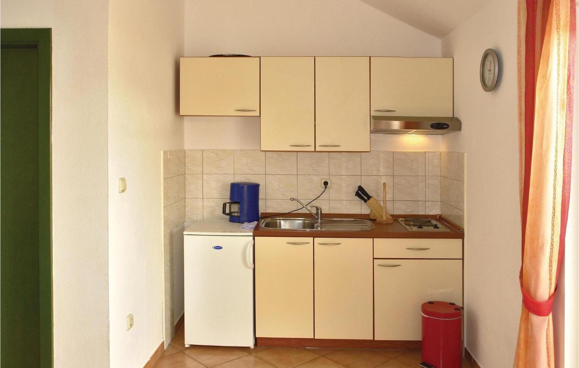 Gorgeous Apartment In Malinska With Kitchen Luaran gambar