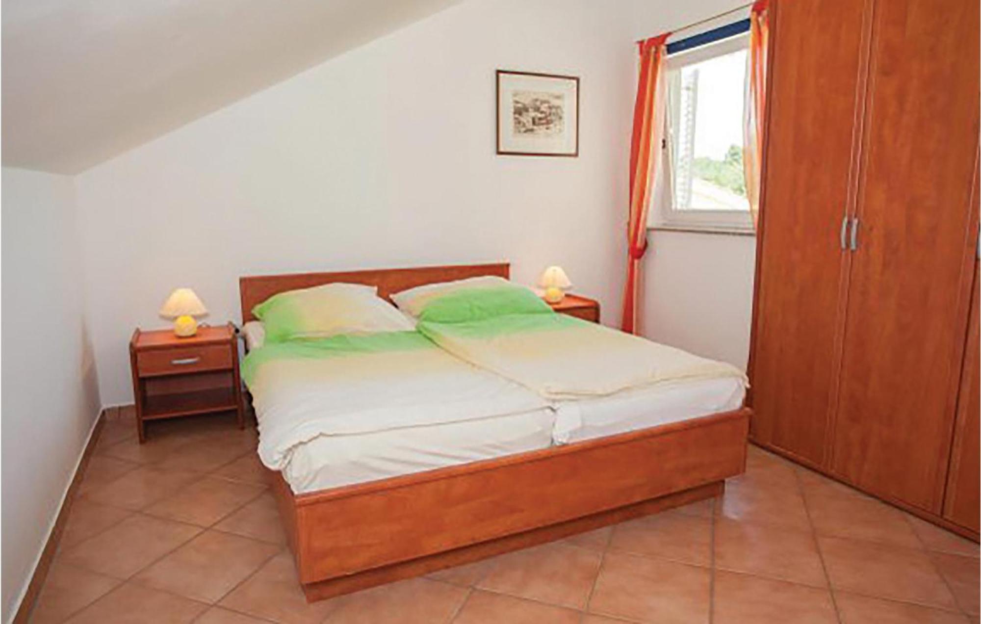 Gorgeous Apartment In Malinska With Kitchen Luaran gambar
