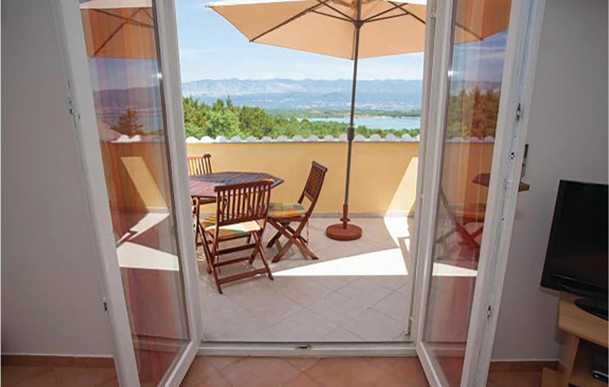 Gorgeous Apartment In Malinska With Kitchen Luaran gambar