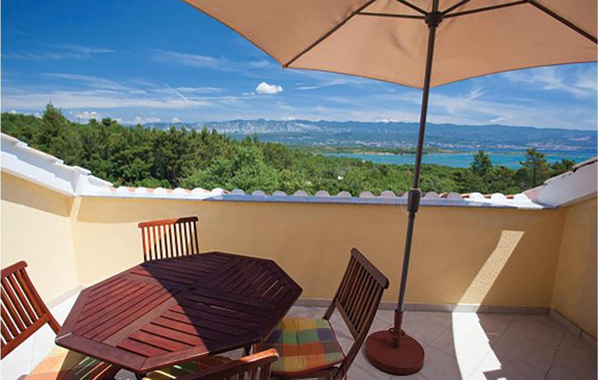 Gorgeous Apartment In Malinska With Kitchen Luaran gambar