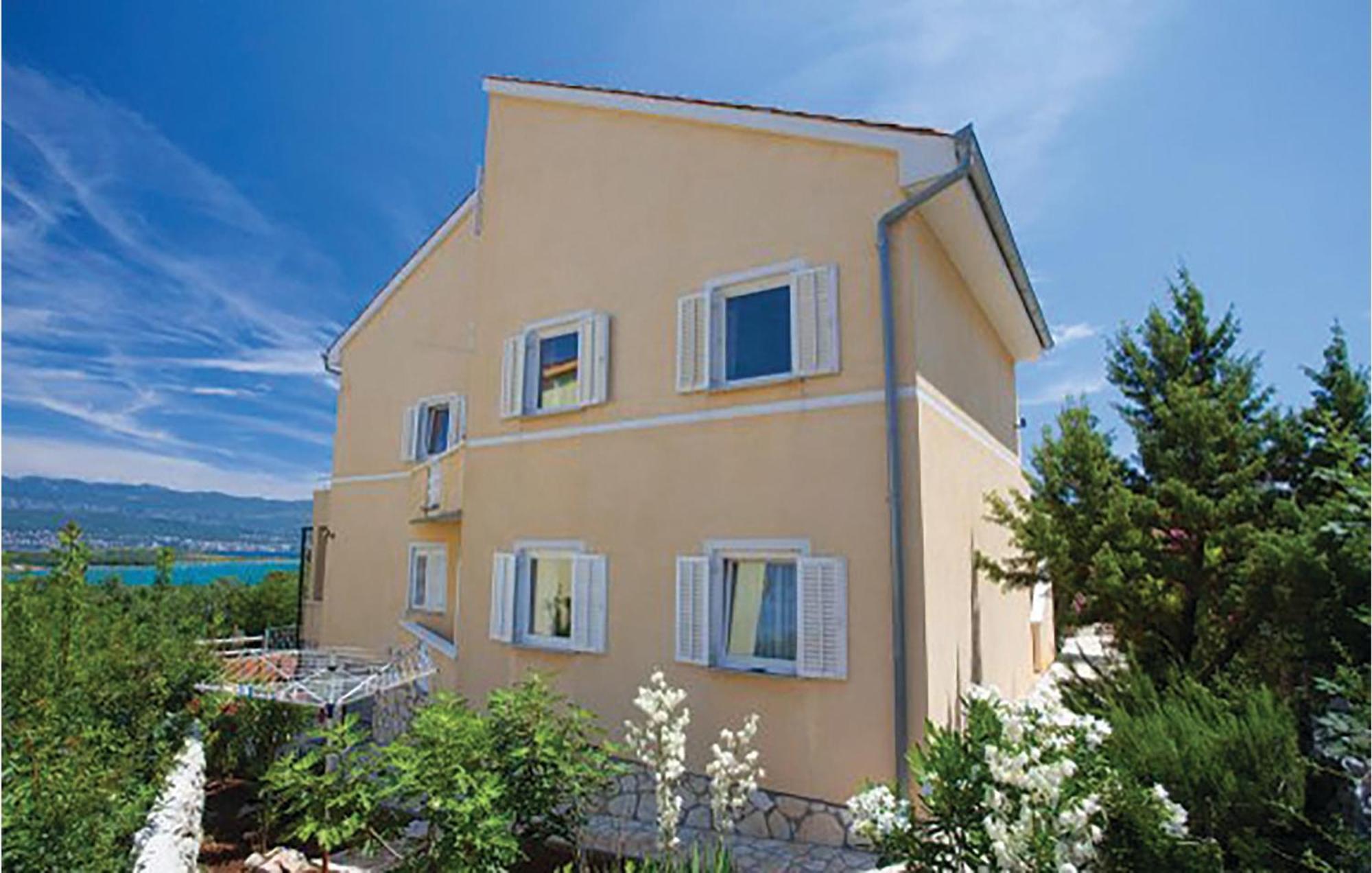 Gorgeous Apartment In Malinska With Kitchen Luaran gambar
