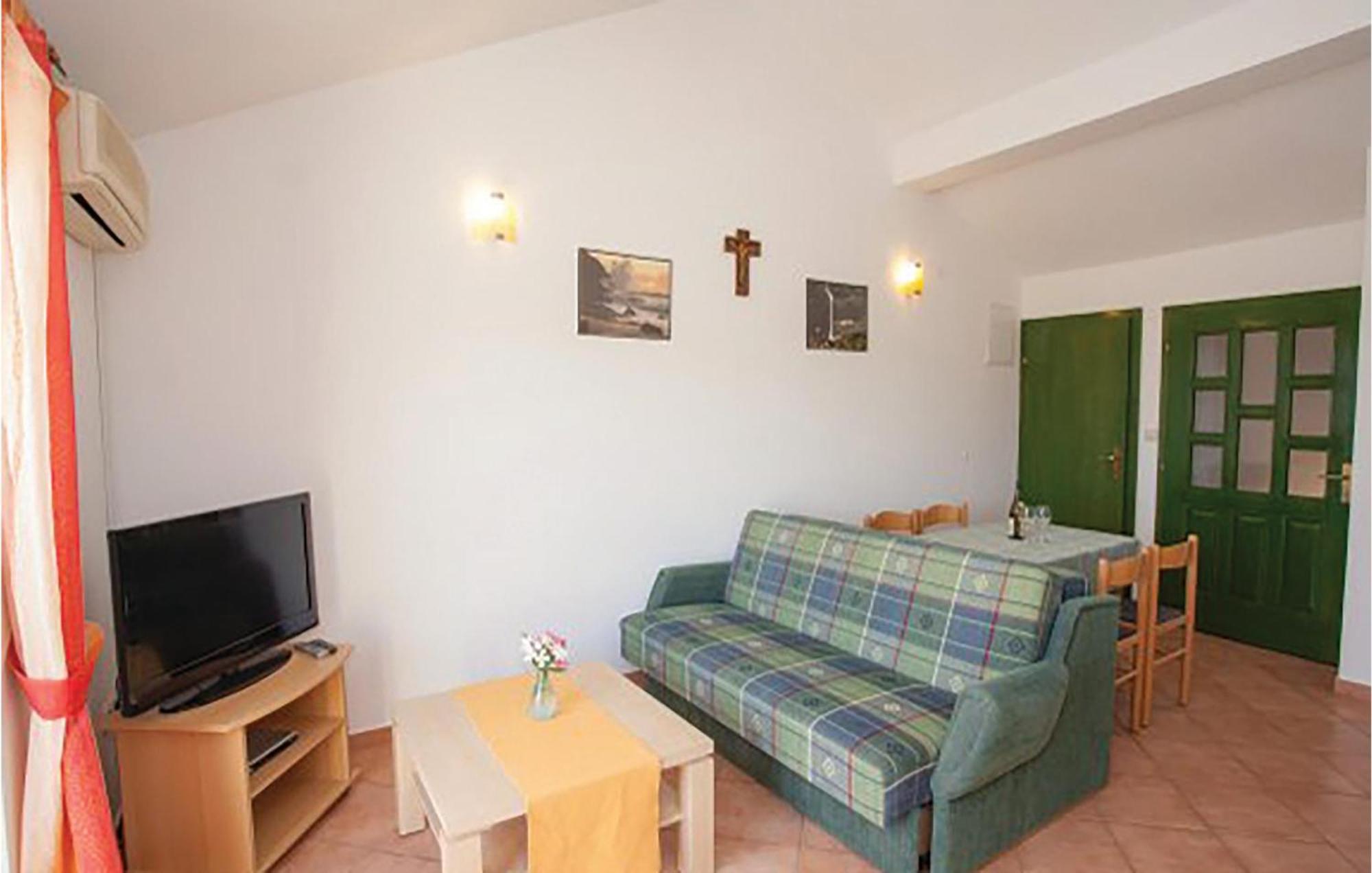 Gorgeous Apartment In Malinska With Kitchen Luaran gambar