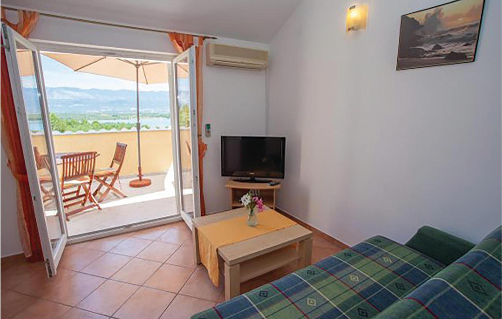 Gorgeous Apartment In Malinska With Kitchen Luaran gambar